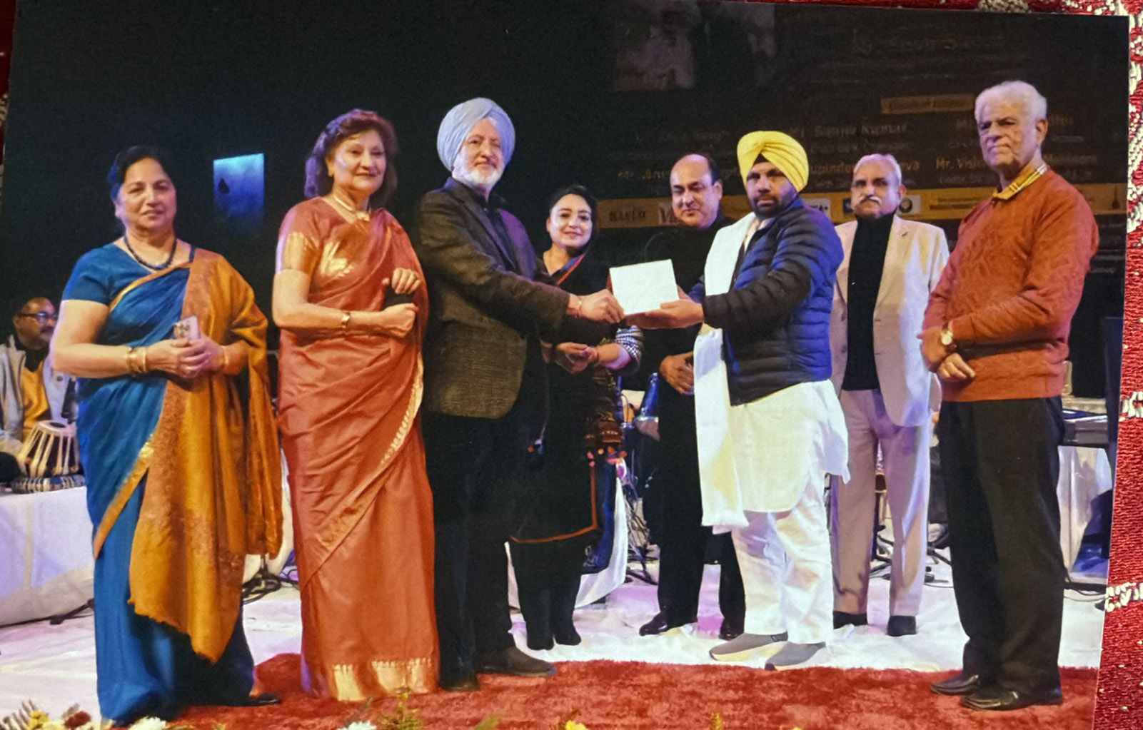 Dr. Zora Singh and Dr. Tajinder Kaur paid tribute to the songs of Mohammad Rafi